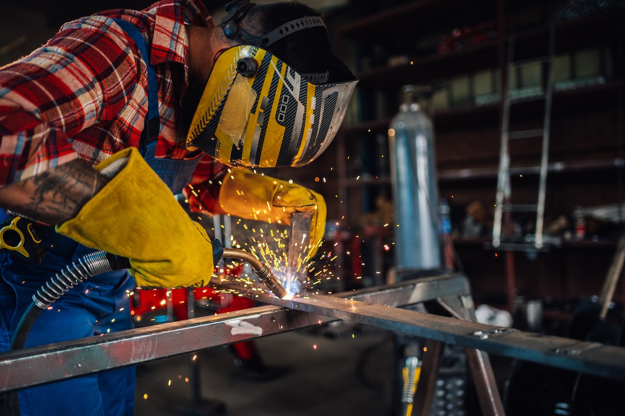 Can You Electropolish Welds? What Happens to Heat Tint and Weld Scale?